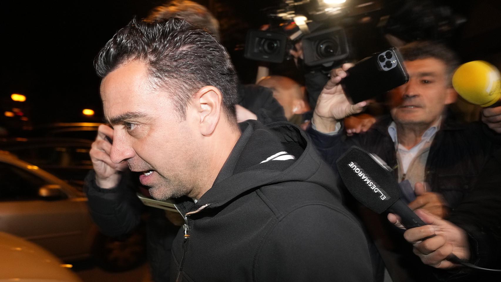 Xavi Hernández, en la salida de la cumbre en casa de Joan Laporta