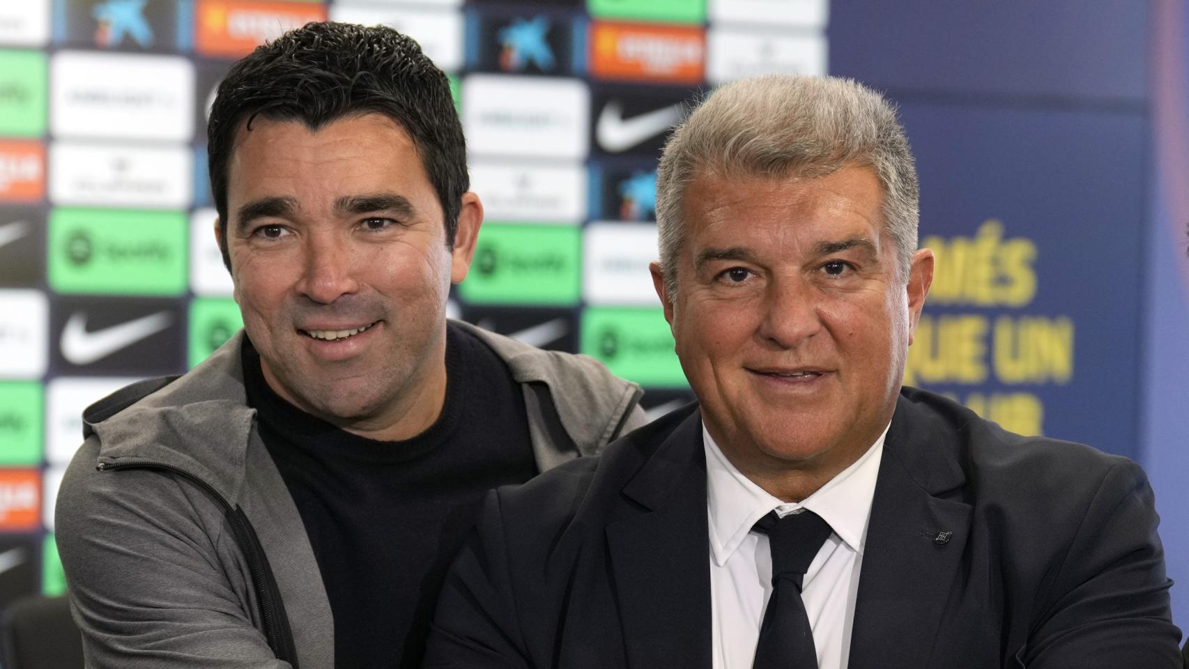 Deco, Joan Laporta y Xavi Hernández rubrican la continuidad del entrenador hasta 2025