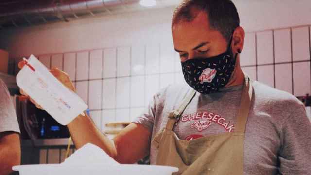 Uno de los cocineros del Petit Pastís