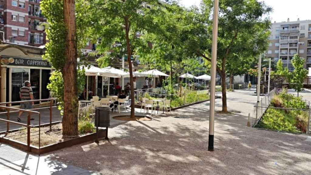 Locales de restauración junto a los jardines de la Mediterrània