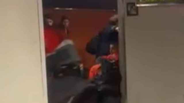 Captura de pantalla del momento de la agresión en el metro de Barcelona