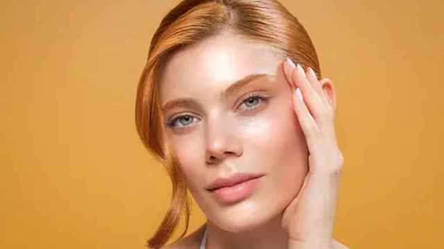 Mujer tras un tratamiento estético