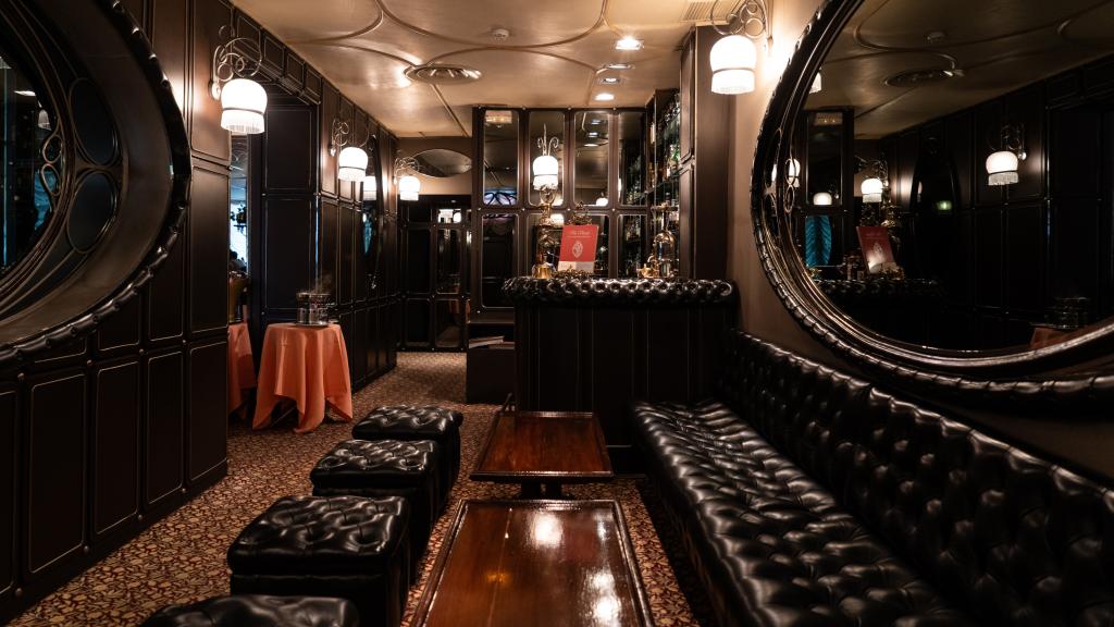 Interior de Via Veneto, el gran restaurante de Barcelona