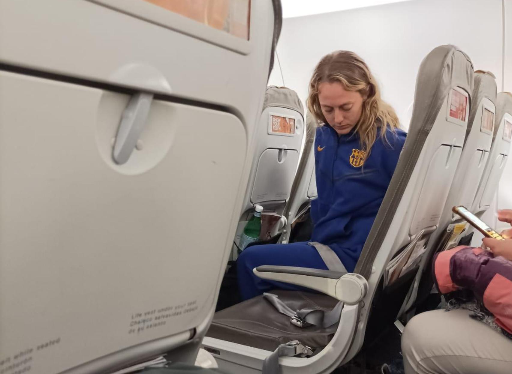 Keira Walsh, en un avión en clase turista