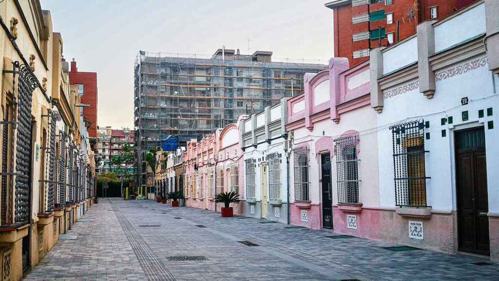 La calle de Barcelona que traslada al S.XIX: Casas de Colores y estilo modernista