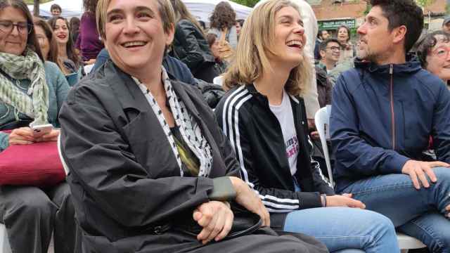 La candidata de los Comuns a presidir la Generalitat, Jéssica Albiach, y la íder de BComú, Ada Colau