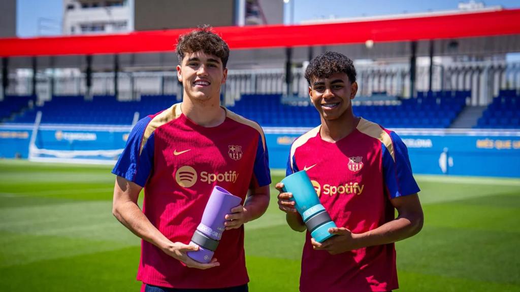 Pau Cubarsí y Lamine Yamal reciben sus respectivos premios de la Liga por el mes de marzo