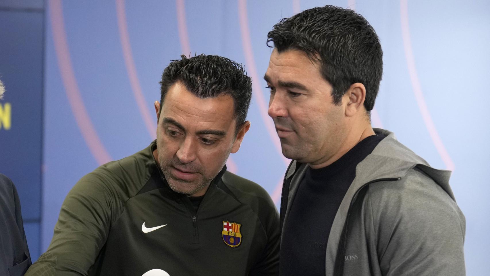 Xavi Hernández y Deco, antes de una rueda de prensa en la Ciutat Esportiva
