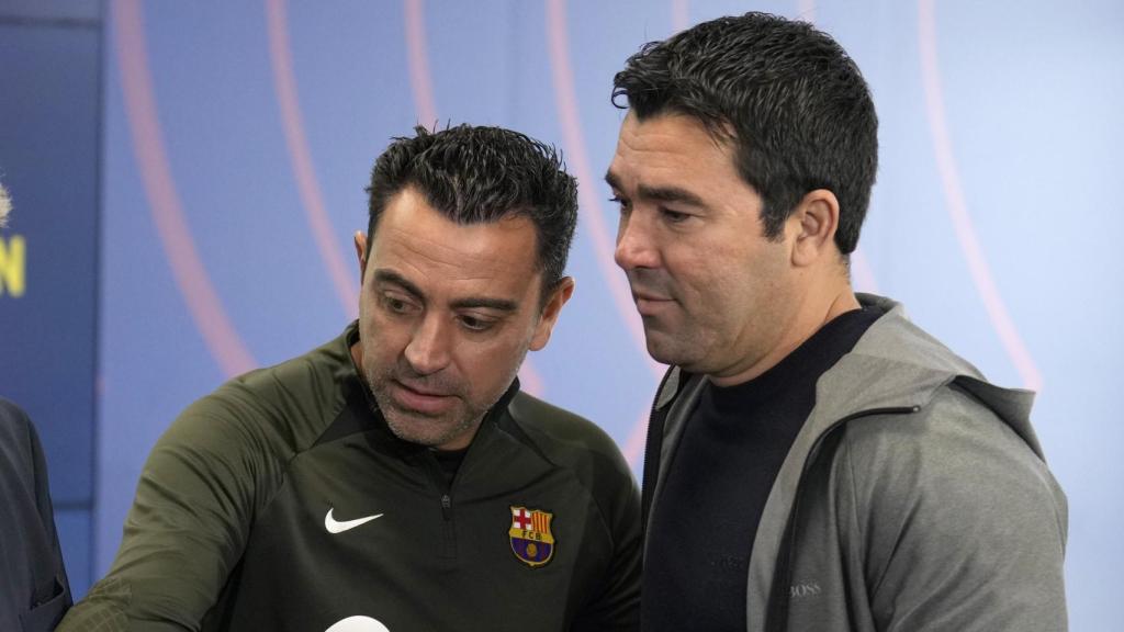 Xavi Hernández y Deco, antes de una rueda de prensa en la Ciutat Esportiva