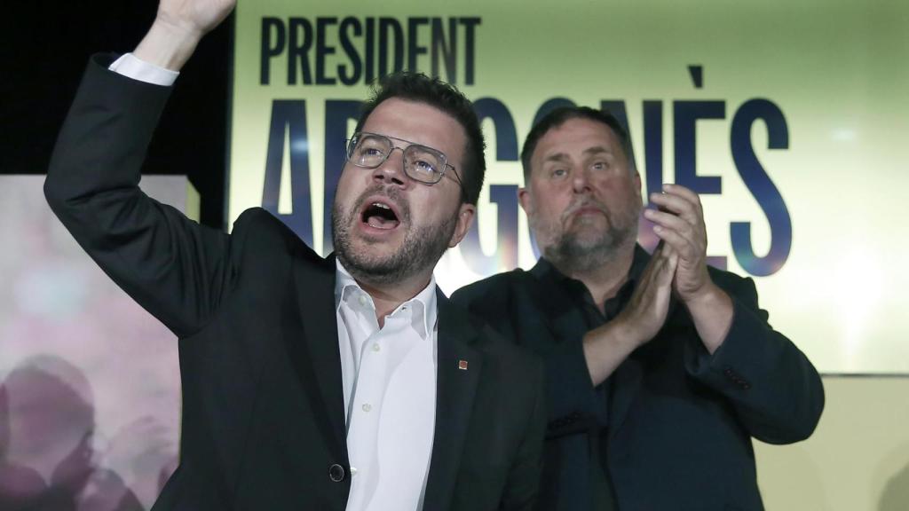 El presidente de la Generalitat y candidato a la reeleción, Pere Aragonés, acompañado por Oriol Junqueras