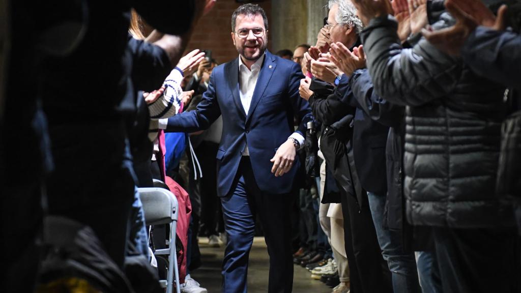 El presidente de la Generalitat y candidato de ERC a la reelección, Pere Aragonès, en un acto de campaña en Girona