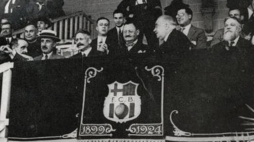 Palco del FC Barcelona en el estadio de Les Corts, el año 1925