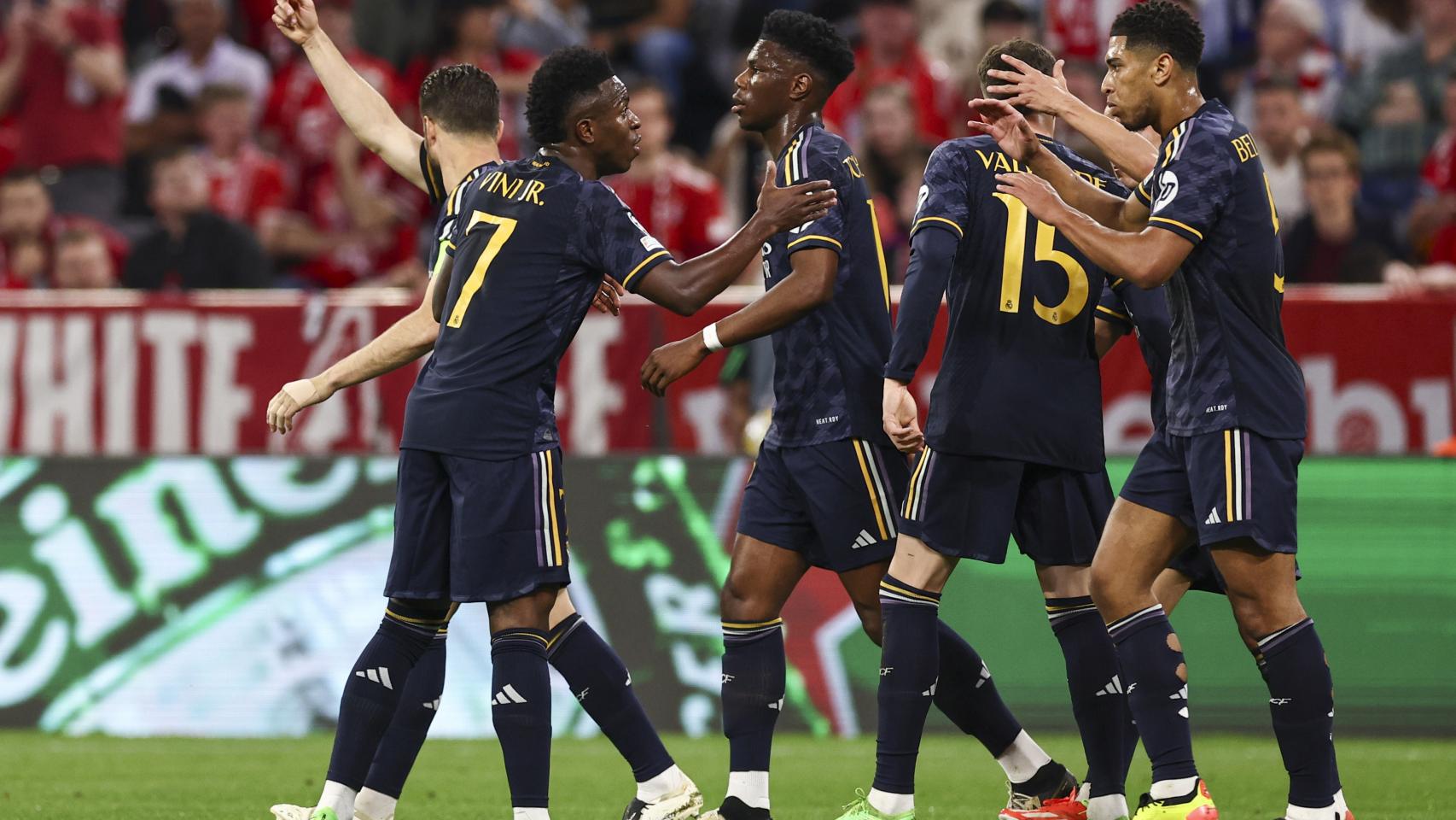 Los jugadores del Real Madrid celebran un gol de Vinicius Jr contra el Bayern de Múnich
