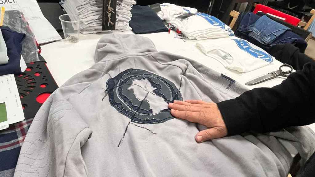 Una sudadera en proceso de creación para North Point