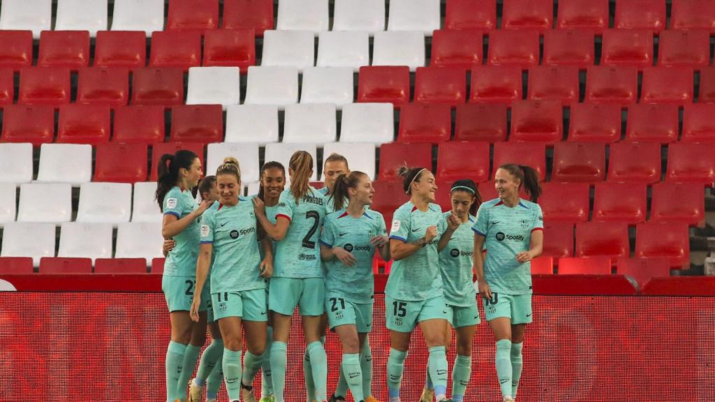 Las jugadoras del Barça celebran un gol en Granada