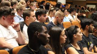 Estudiantes en una clase de la universidad