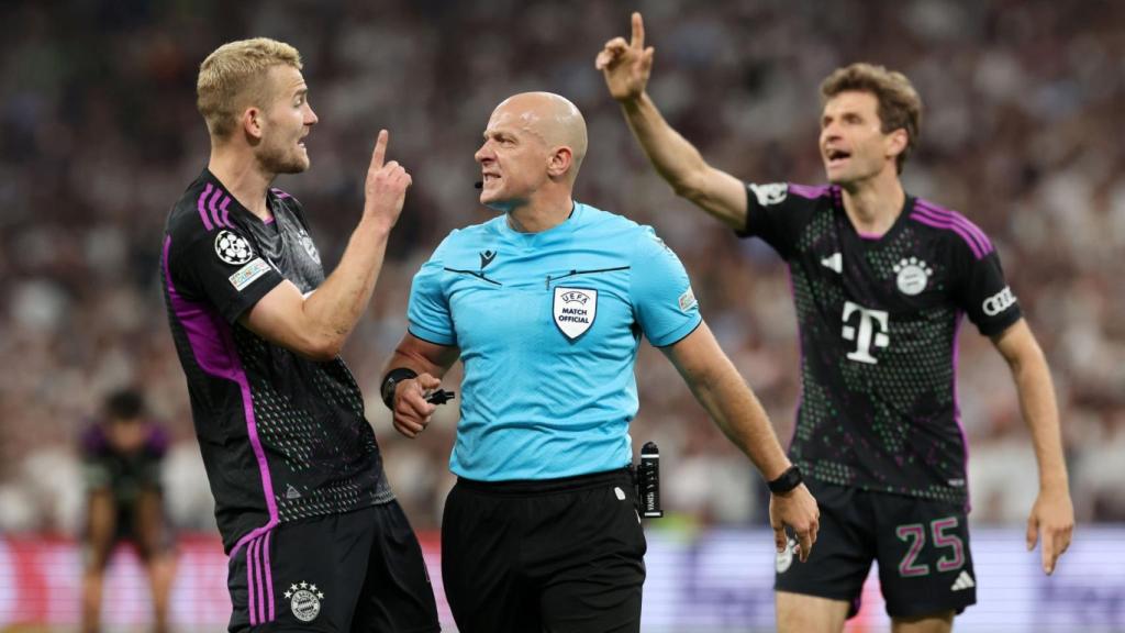 Matthijs de Ligt y Thomas Müller estallan contra Szymon Marciniak en el Real Madrid-Bayern