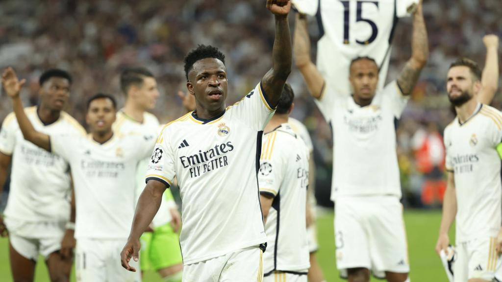 Vinicius Jr alza el puño tras clasificarse a la final de la Champions League