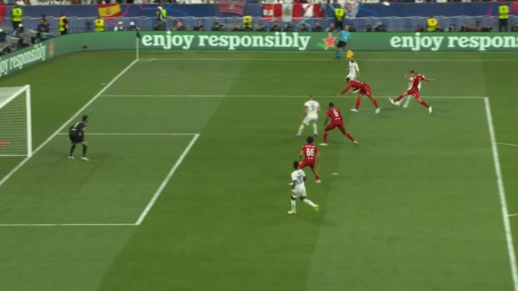 El fuera de juego de Karim Benzema en la final de la Champions 2022