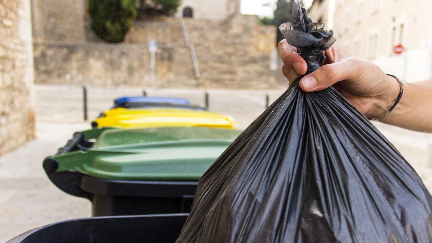 Contenedores de basura, en una imagen de archivo