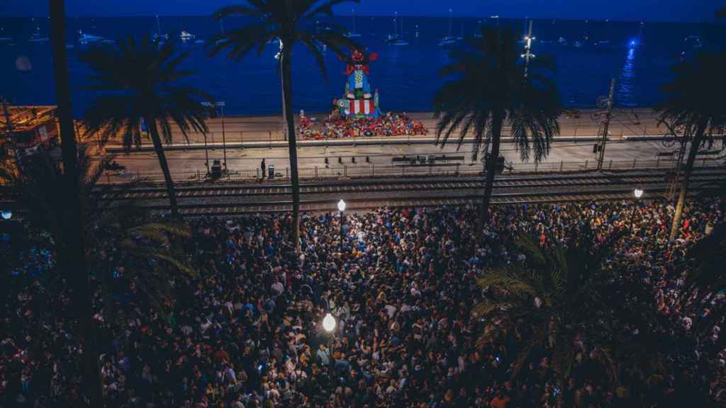 Unes 115.000 persones van inundar Badalona durant la nit de Sant Anastasi