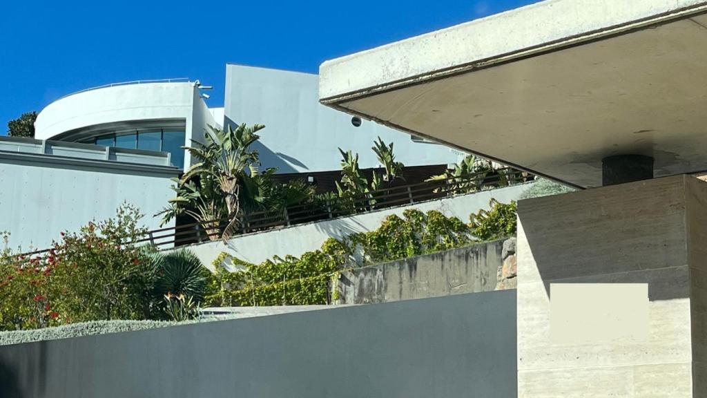 El portal de la mansión de Jules Koundé