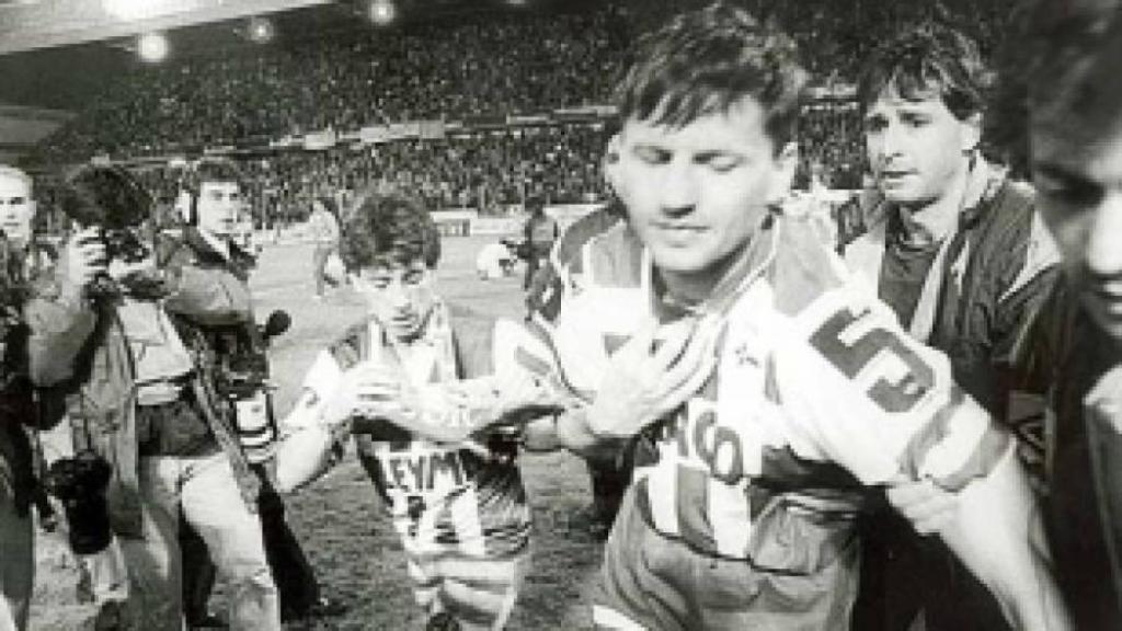 Djukic se retirada del campo tras fallar el penalti decisivo de la Liga