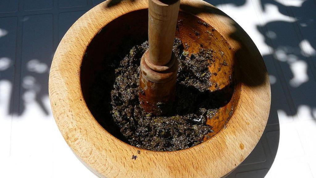 Olivada en un mortero