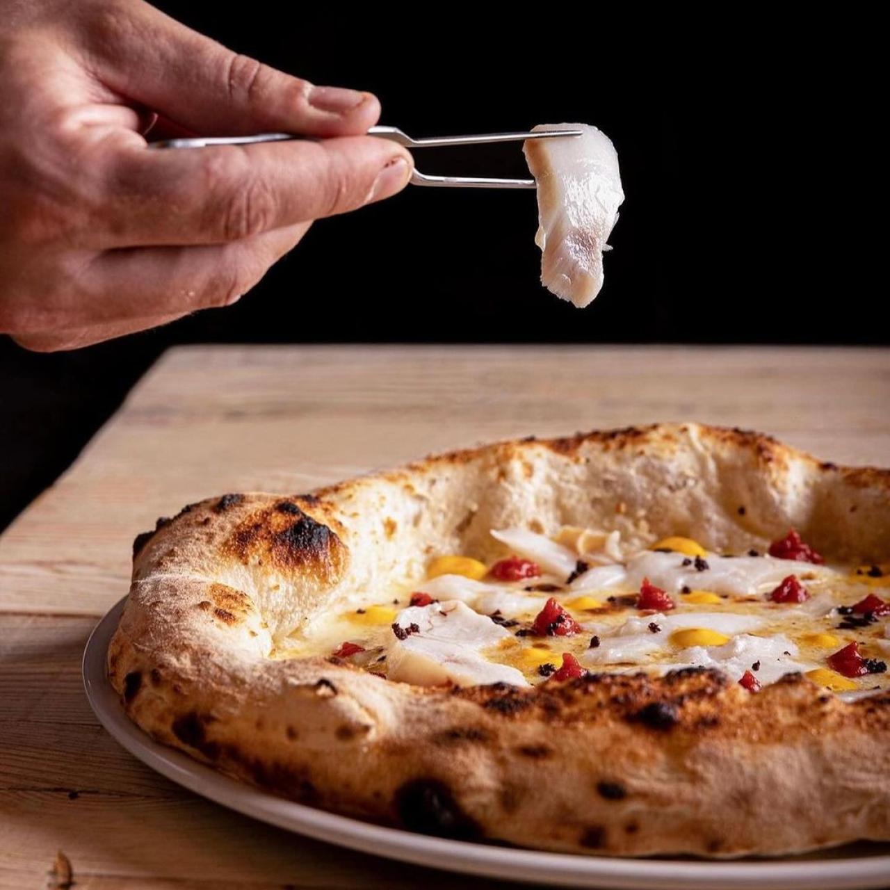 Una pizza de bacalao