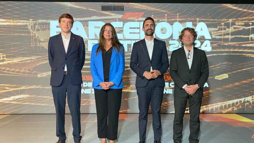 El conseller de Economia y Treball de la Generalitat, Roger Torrent, y el concejal de Deportes del Ayuntamiento de Barcelona, David Escudé en la preseentación del evento de la Fórmula 1 en Barcelona