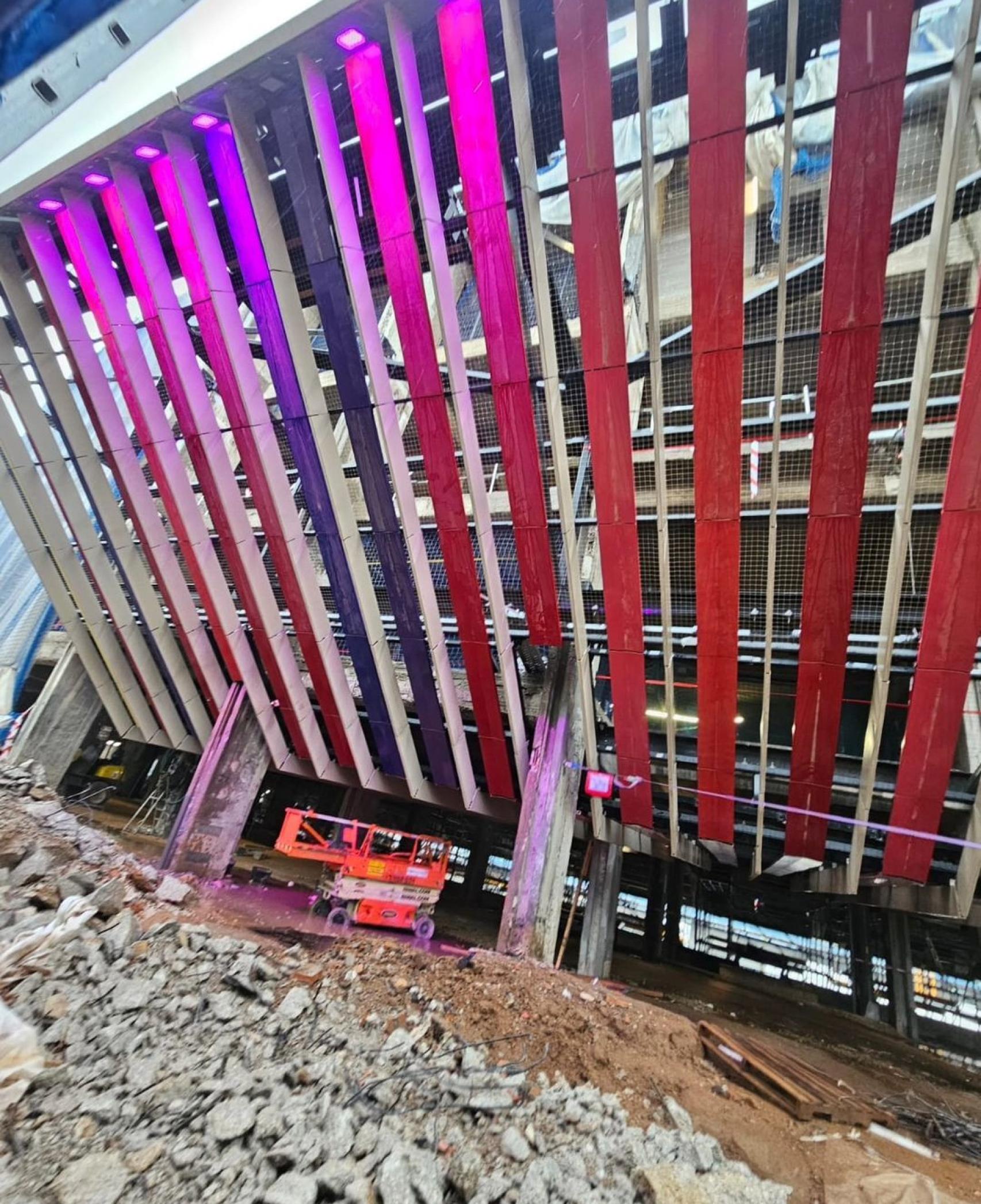 Vigas de colores del nuevo Camp Nou