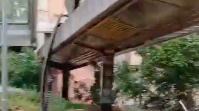 Descarrila la cadena del ascensor inclinado de Ciutat Meridiana