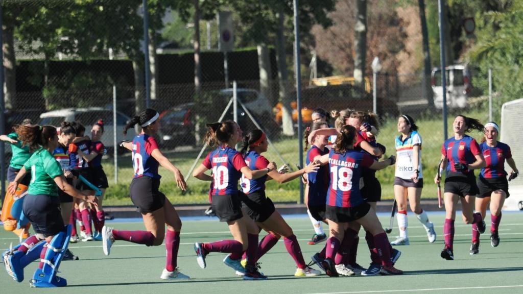 Las jugadoras del Barça de hockey hierba estallan de alegría tras lograr el ascenso