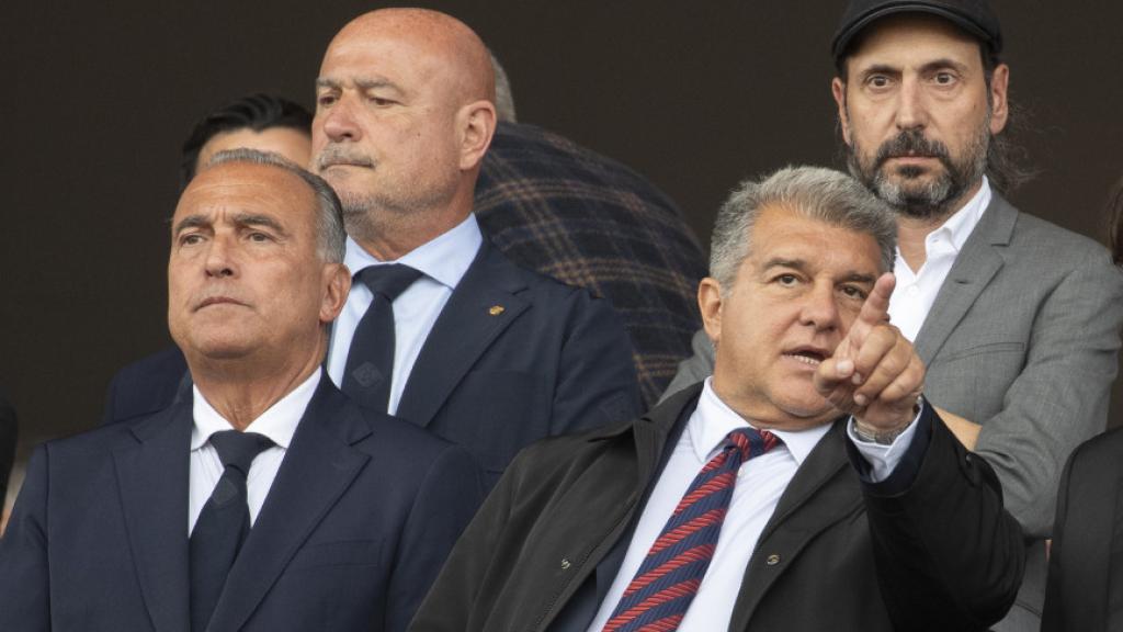 Joan Laporta, en el palco de Montjuïc, durante el Barça-Rayo