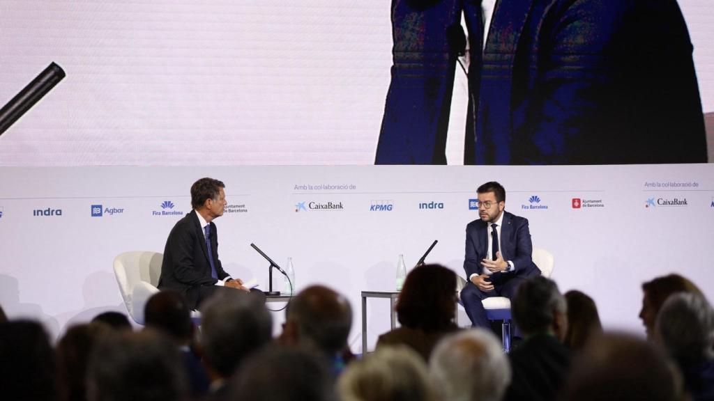 El presidente del Círculo de Economía, Jaume Guardiola, y el president de la Generalitat en funciones, Pere Aragonès