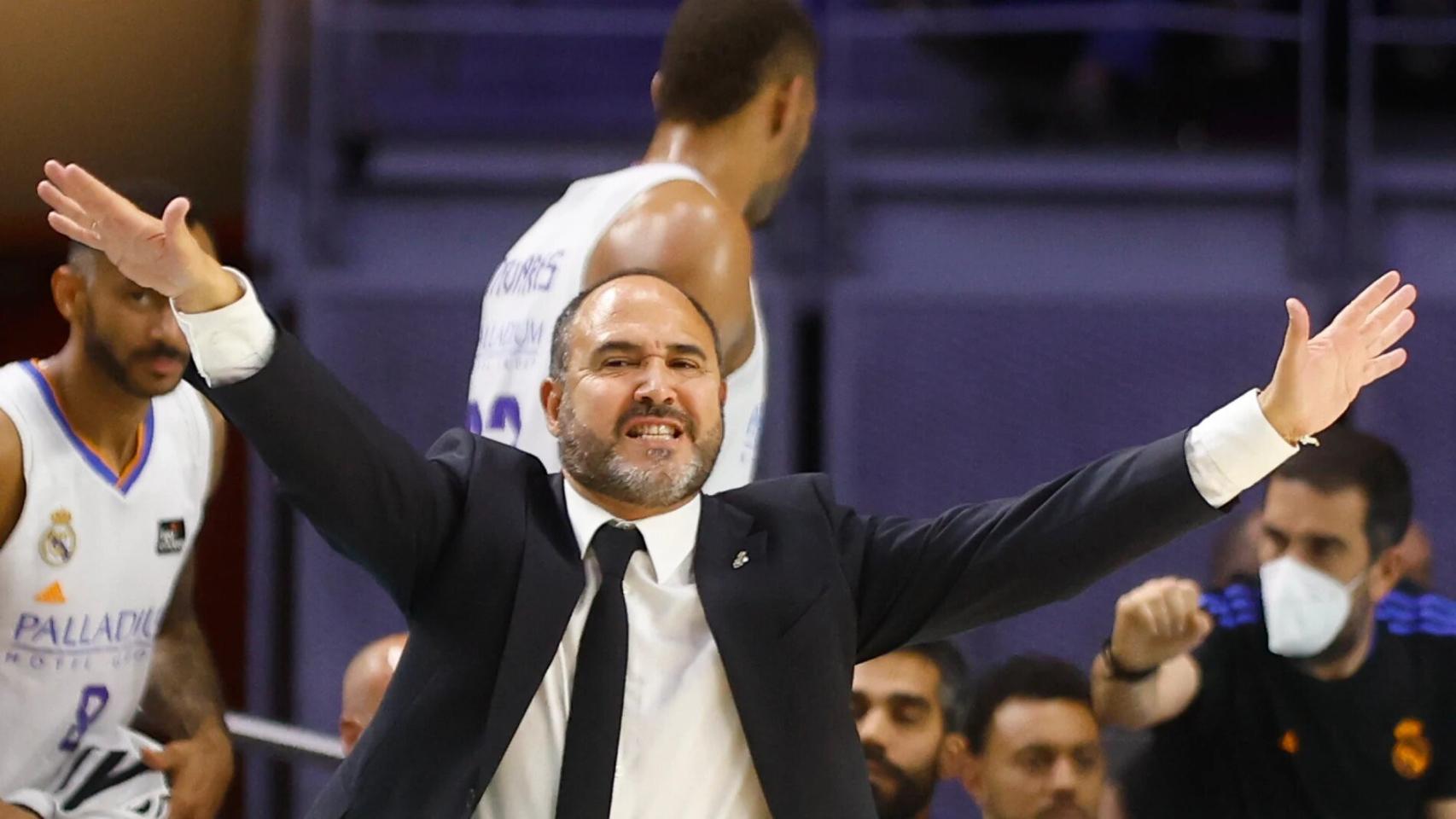 Chus Mateo, entrenador del Real Madrid