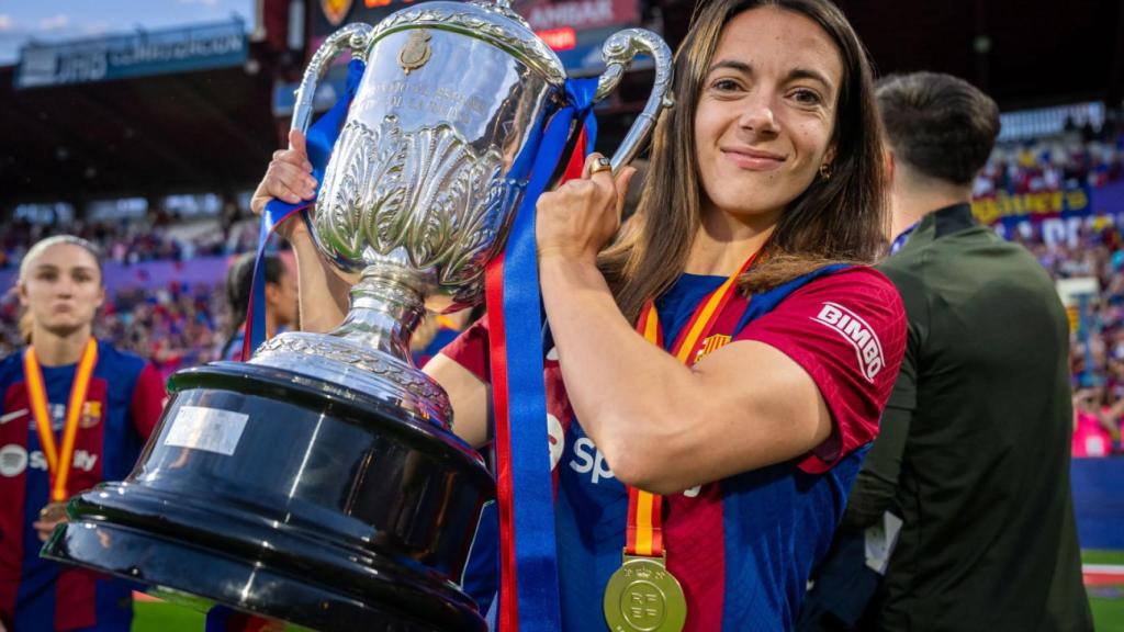 Aitana Bonmatí levanta el trofeo de la Copa de la Reina