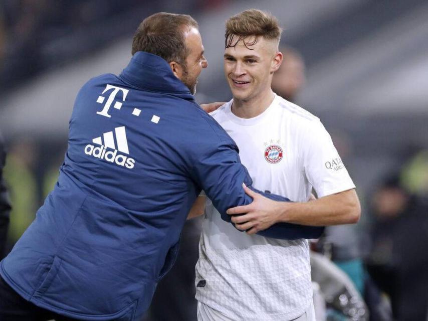 Hansi Flick y Joshua Kimmich en un entrenamiento del Bayern de Múnich