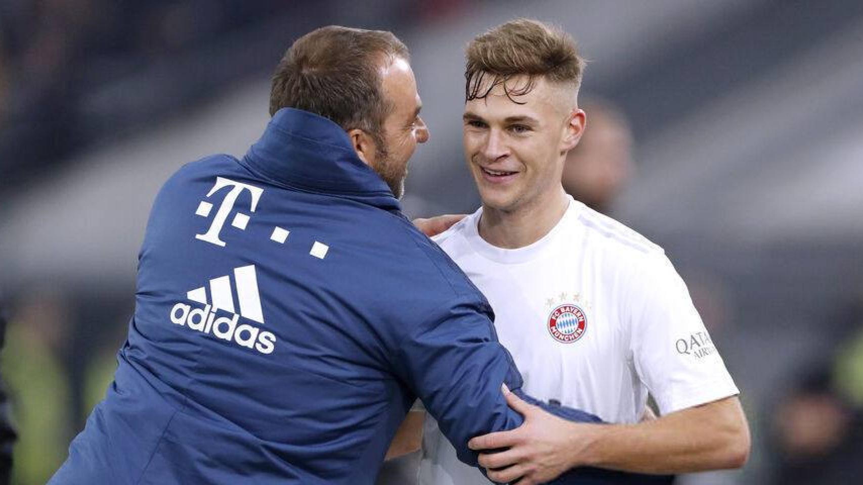 Hansi Flick y Joshua Kimmich en un entrenamiento del Bayern de Múnich