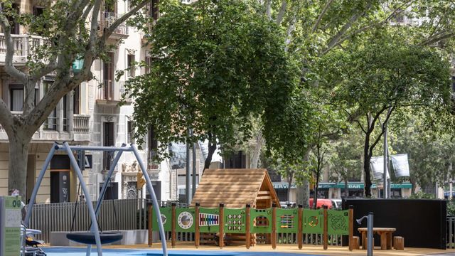 Así es el nuevo parque infantil accesible que ha abierto en el centro de Barcelona