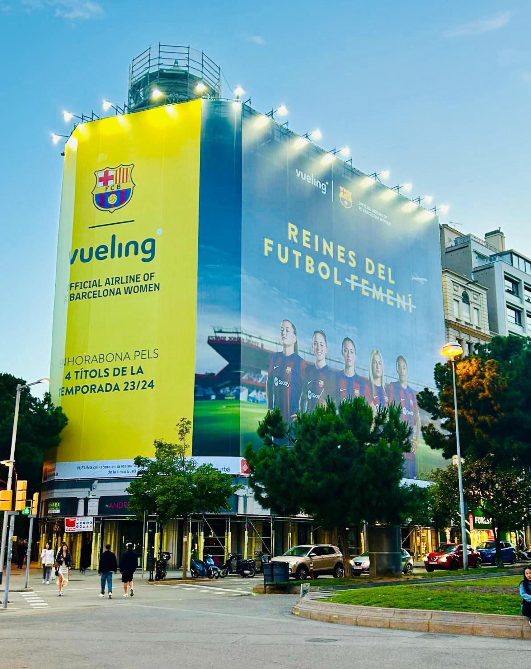 Cartel de Vueling para celebrar la Champions del Barça Femenino