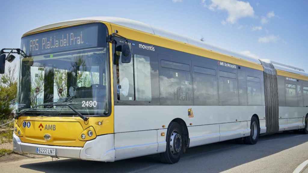 Un autobús de la línea PR5 del Prat de Llobregat