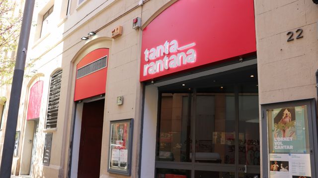 Acceso al teatro Tantarantana
