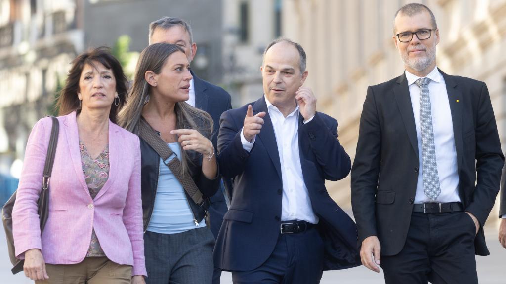 Los diputados de Junts Pilar Calvo; Miriam Nogueras; Jordi Turull y Josep Maria Cruset a su llegada al pleno en el Congreso
