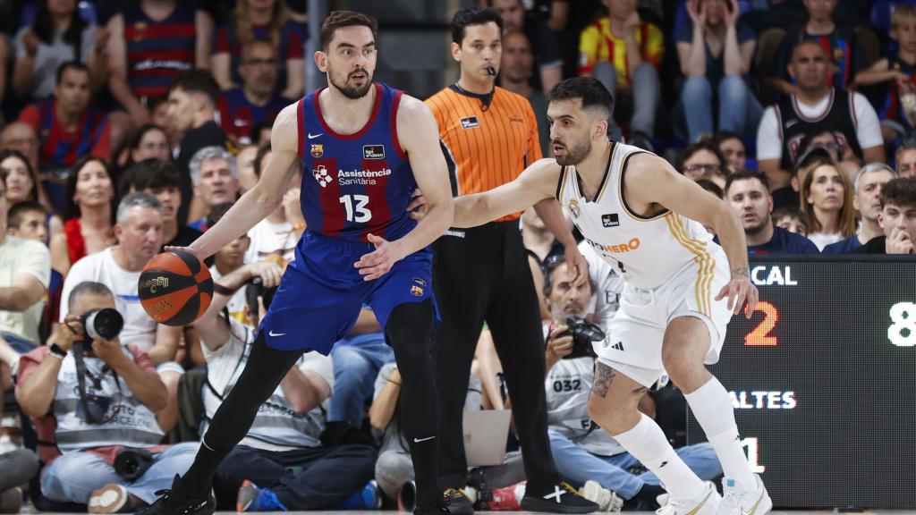 Tomas Satoransky y Facu Campazzo, en el clásico de basket