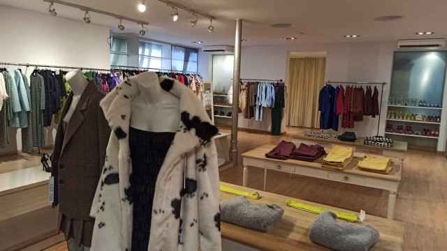 Interior del 'outlet' de la marca española Etxart & Panno en Barcelona