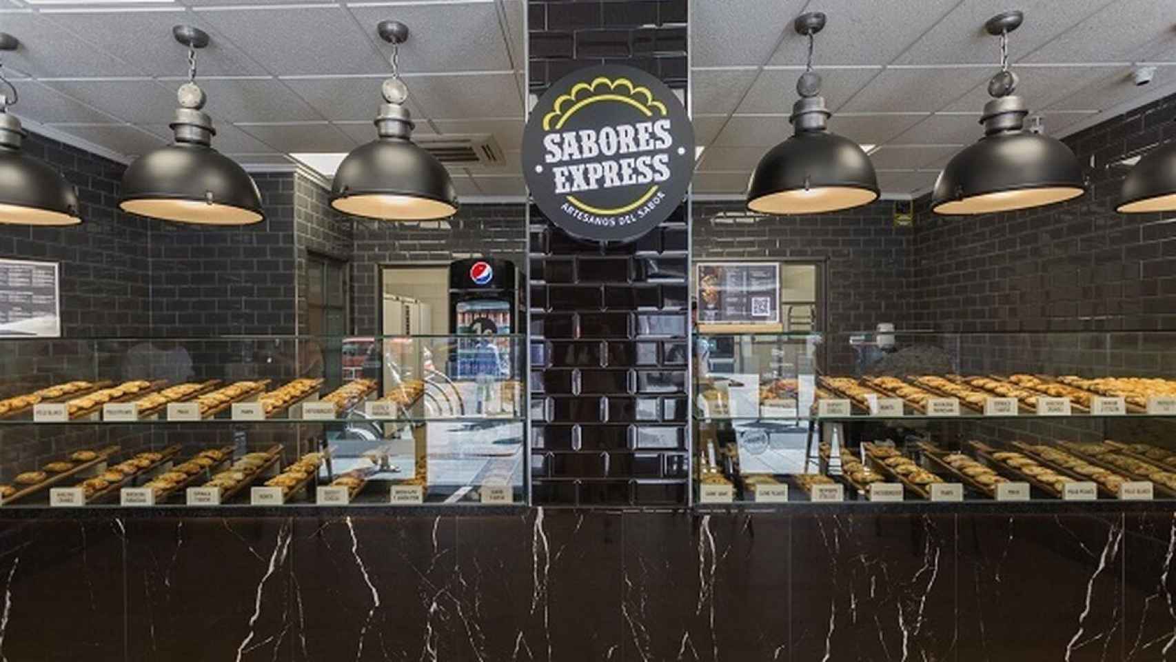 Sabores Express, la última franquicia en sumarse a la fiebre por la empanada argentina de Barcelona