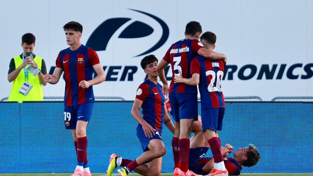 Los jugadores del Barça B celebran un gol contra el Ibiza
