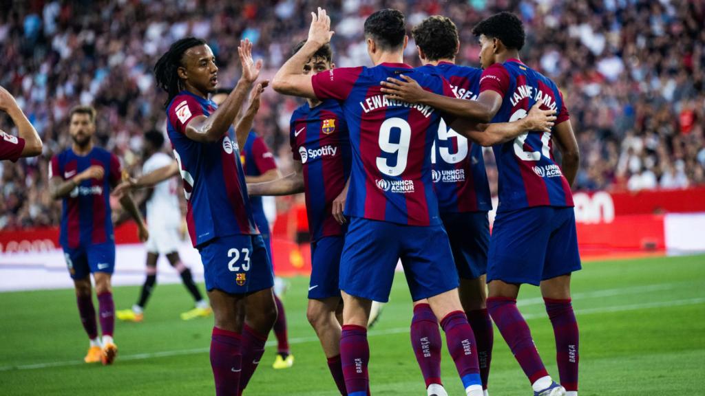 Los jugadores del Barça celebran un gol contra el Sevilla