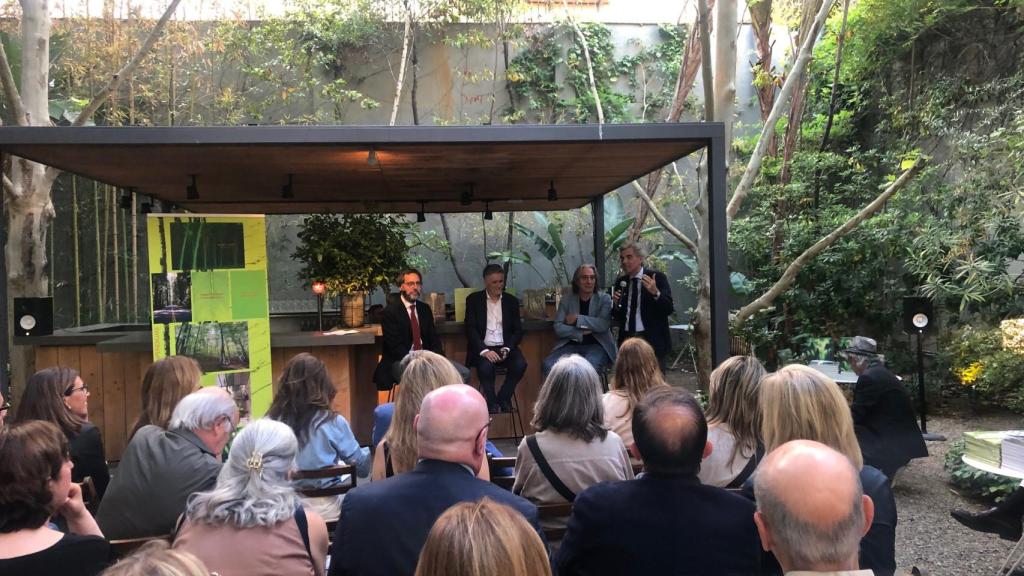 Asistentes al acto de Hänsel i Gretel en el hotel Alma